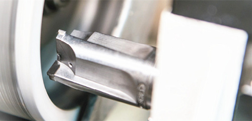Grit size selection in PCD tools grinding
