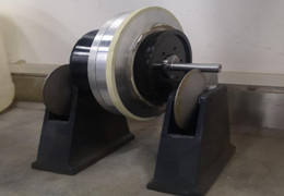 Why should the grinding wheel be dynamically balanced?