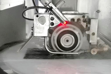 Semiconductor wafer dicing machine