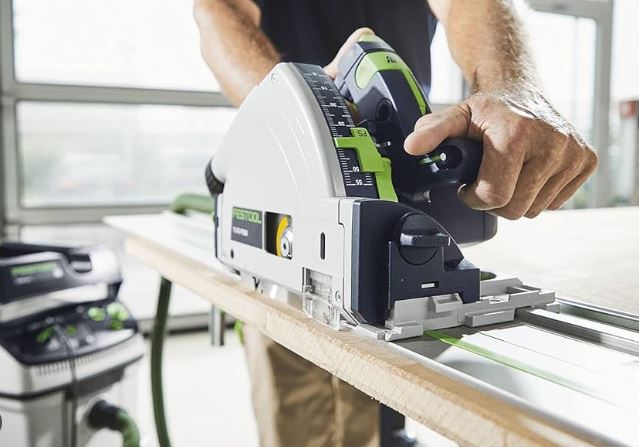 PCD circular saw blade cutting HPL.JPG